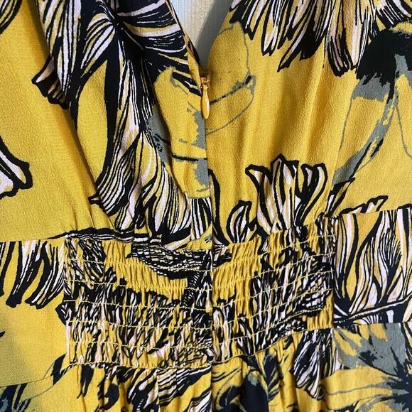 NWT GUESS Dress Yellow Palm Print Cascade Front V-Neck Ruffle Bottom Size Small - Picture 5 of 10